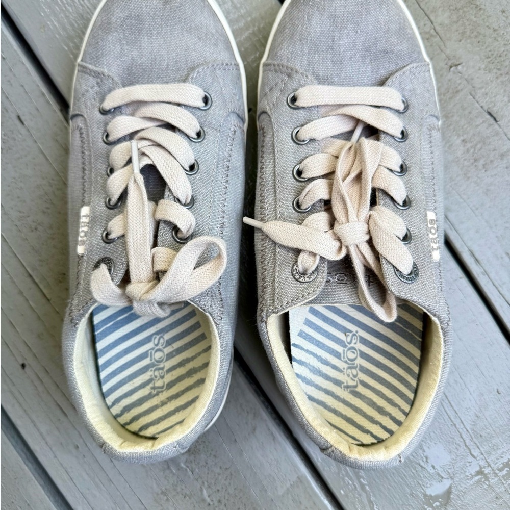 Taos Footwear Gray Canvas Sneakers - Star